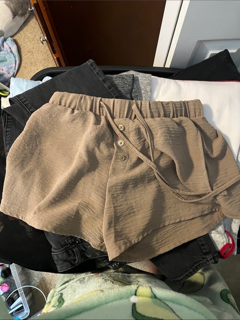 Women's Elastic Waist Casual Shorts - Taupe